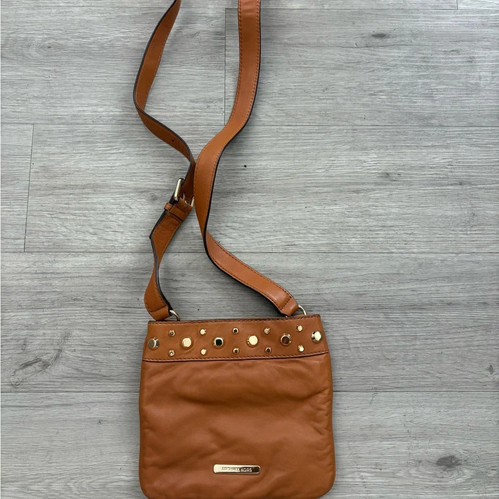 Michael Kors Brown Shoulder Bag with Gold Accents - Picture 2 of 7